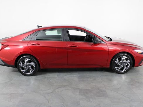 Certified 2025 Hyundai Elantra SEL image 15