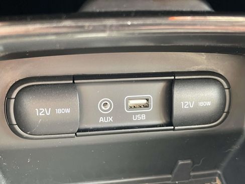 Used 2017 Kia Sorento SX image 19