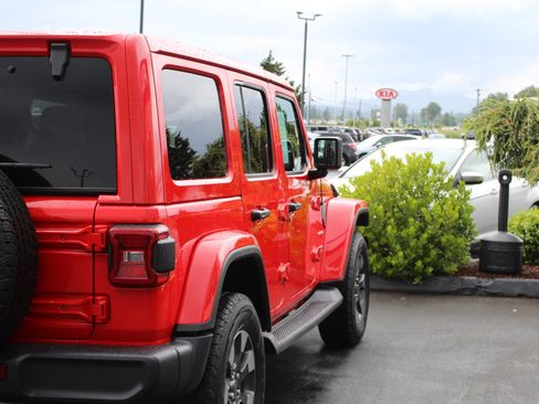 Used 2018 Jeep Wrangler Unlimited Sahara AWD/4WD image 7