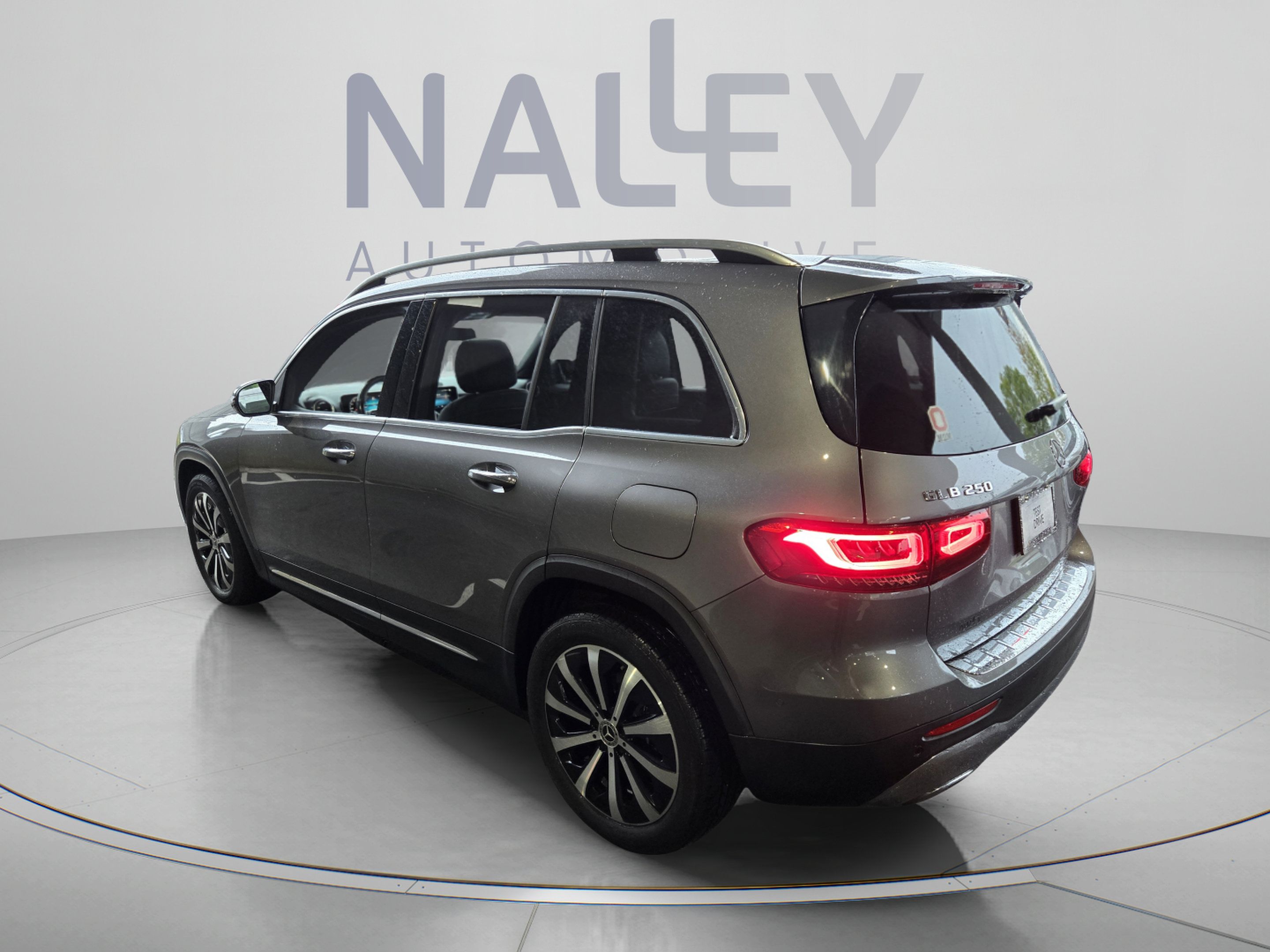 Used 2021 Mercedes-Benz GLB 250 4MATIC image 3