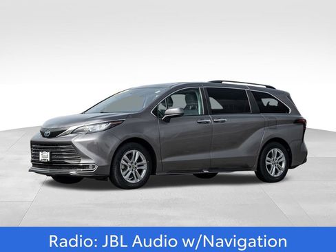 Used 2023 Toyota Sienna XLE w/ XLE Plus Package AWD/4WD image 3