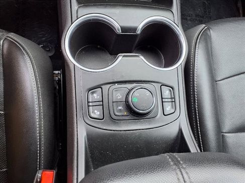 Used 2022 GMC Terrain SLT image 13