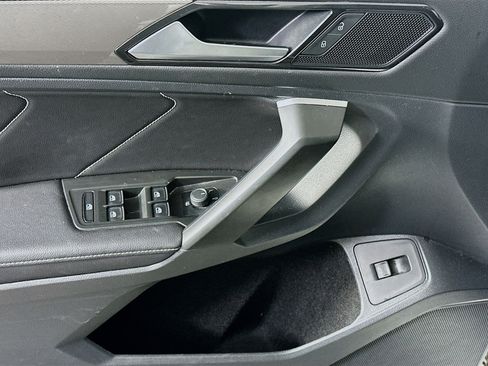 Used 2024 Volkswagen Tiguan SE image 15