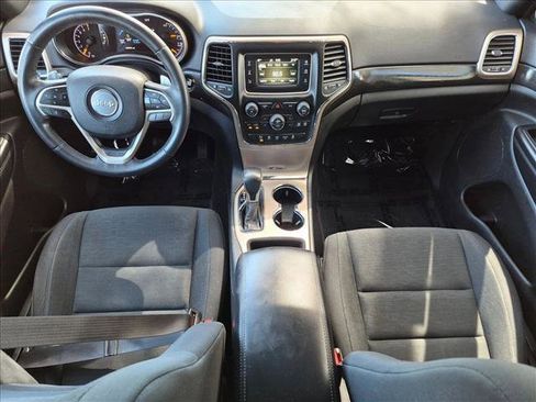 Used 2017 Jeep Grand Cherokee Laredo AWD/4WD image 17