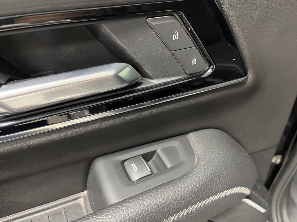 Used 2025 GMC Yukon Denali w/ LPO, Floor Liner Package AWD/4WD image 43