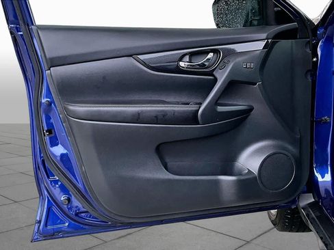 Used 2018 Nissan Rogue SL FWD image 19