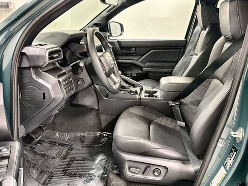 Certified 2025 Toyota 4Runner TRD Off-Road Premium image 13