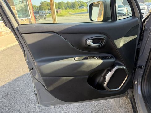 Used 2022 Jeep Renegade Sport w/ Sport Appearance Group AWD/4WD image 12