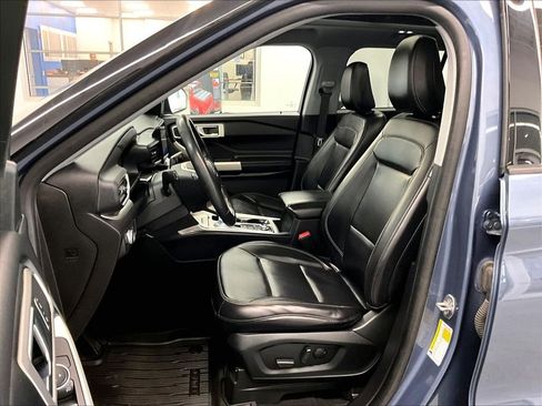 Used 2021 Ford Explorer XLT w/ Equipment Group 202A AWD/4WD image 10