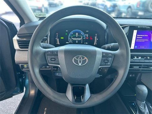 Used 2025 Toyota Camry LE w/ Convenience Package FWD image 15