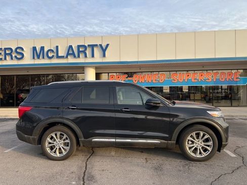 Used 2022 Ford Explorer Limited w/ Equipment Group 301A image 2