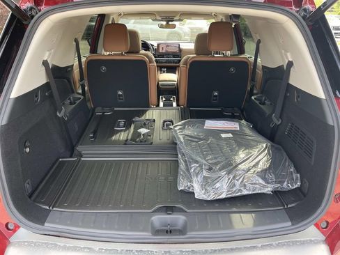 New 2026 Nissan Pathfinder Platinum w/ Lighting Package AWD/4WD image 12