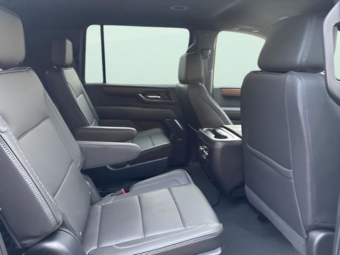Used 2025 GMC Yukon XL Denali image 8