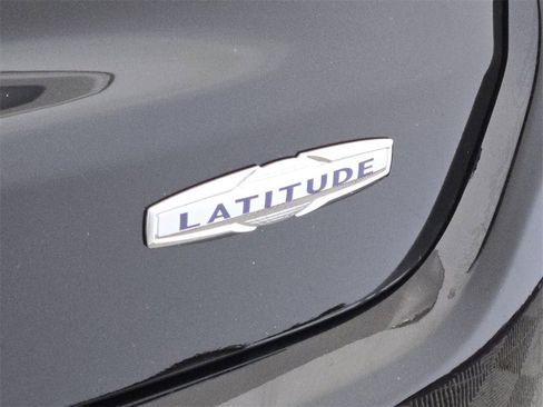 Used 2018 Jeep Compass Latitude image 13