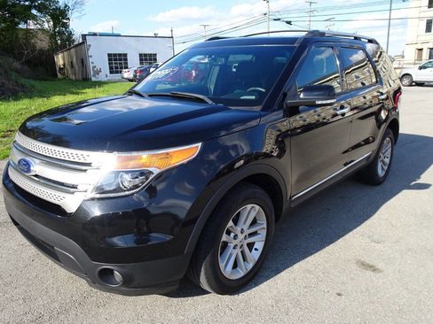 Used 2014 Ford Explorer XLT w/ Equipment Group 202A AWD/4WD image 2