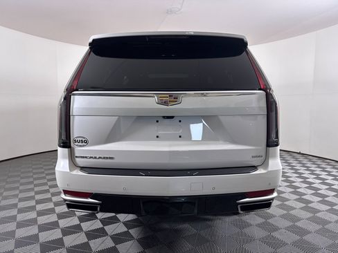 Used 2022 Cadillac Escalade ESV Premium Luxury image 9