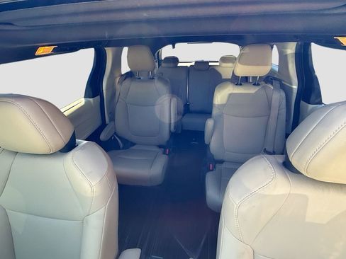 Used 2022 Toyota Sienna XLE AWD/4WD image 23