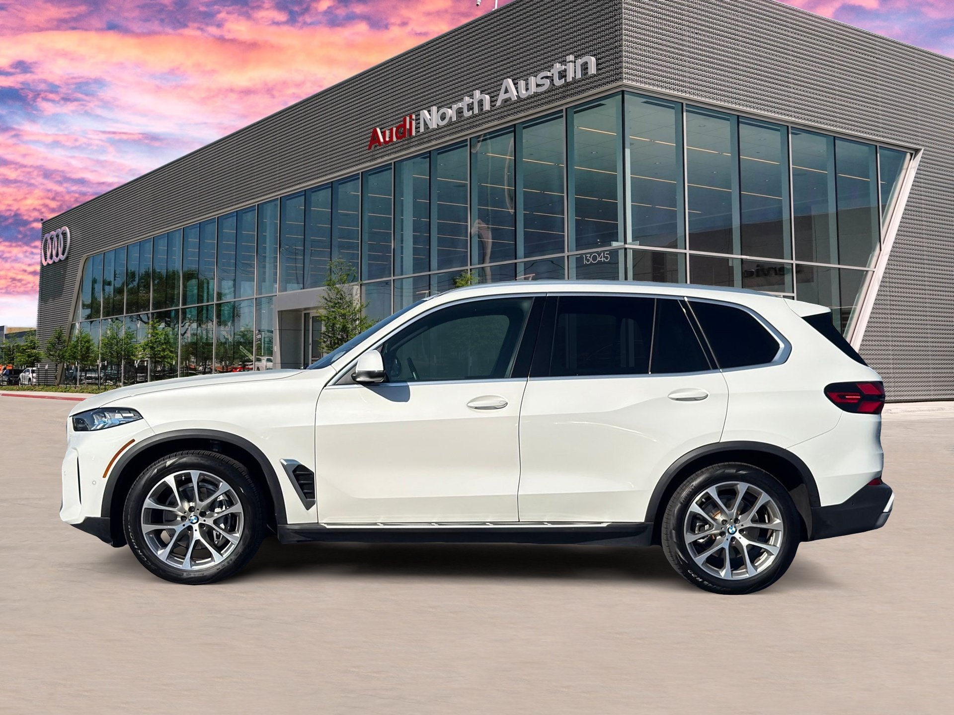 Used 2025 BMW X5 xDrive40i AWD/4WD image 4