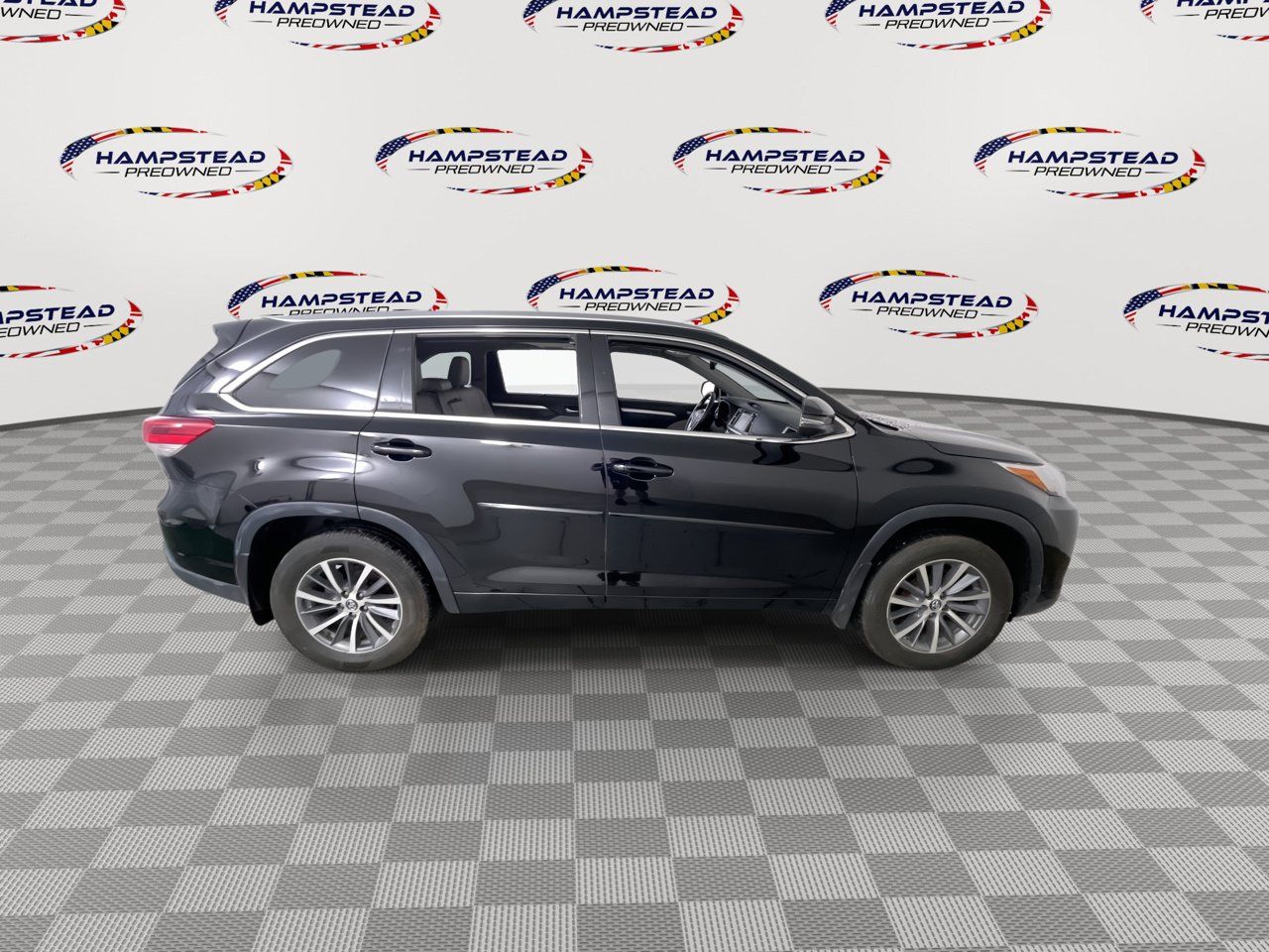 Used 2018 Toyota Highlander XLE AWD/4WD image 9