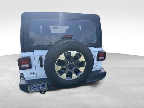 Used 2022 Jeep Wrangler Unlimited Sahara w/ Cold Weather Group AWD/4WD image 5