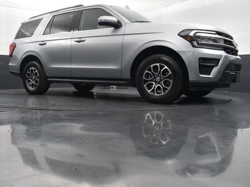 Used 2024 Ford Expedition XLT image 41