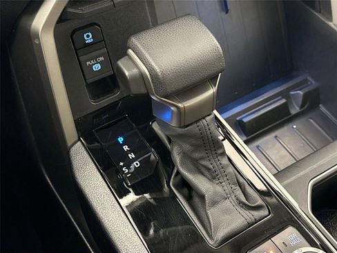 Used 2022 Toyota Tundra SR5 w/ SR5 Convenience Package image 24