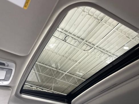 Used 2025 Toyota Sienna XLE FWD image 28