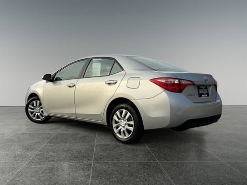 Used 2019 Toyota Corolla LE image 3