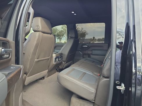 Used 2020 GMC Sierra 2500 Denali w/ Denali Ultimate Package image 9