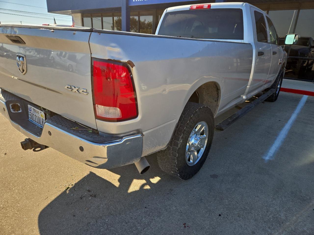 Used 2018 RAM 3500 Tradesman w/ Chrome Appearance Group AWD/4WD image 4
