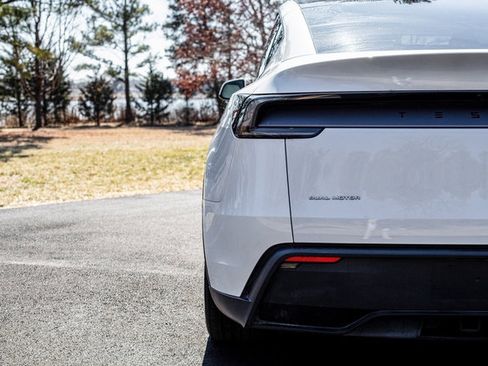 Used 2026 Tesla Model Y Long Range image 75