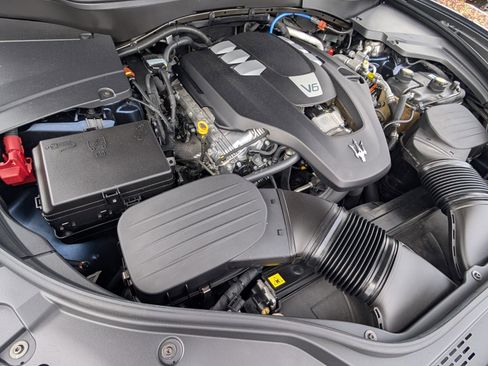 Used 2022 Maserati Levante GT image 23