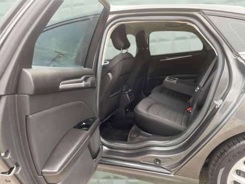 Used 2015 Ford Fusion SE image 12