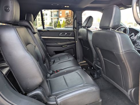 Used 2018 Ford Explorer XLT w/ Equipment Group 202A AWD/4WD image 33