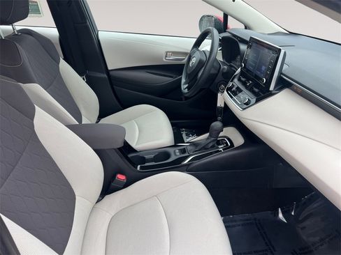 Used 2021 Toyota Corolla LE w/ Carpet Mat Package (TMS) image 15
