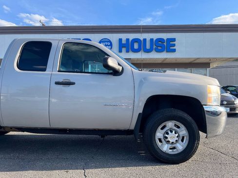 Used 2009 Chevrolet Silverado 2500 LT w/ Interior Plus Package AWD/4WD image 40
