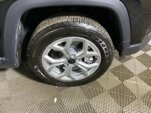 Used 2026 Jeep Compass Latitude image 40