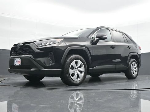 Used 2019 Toyota RAV4 LE image 17