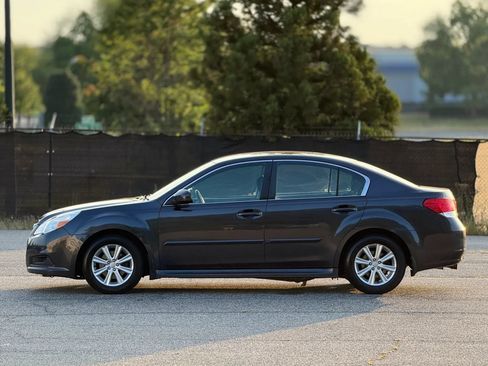 Used 2011 Subaru Legacy 2.5i Premium w/ All-Weather Pkg AWD/4WD image 8