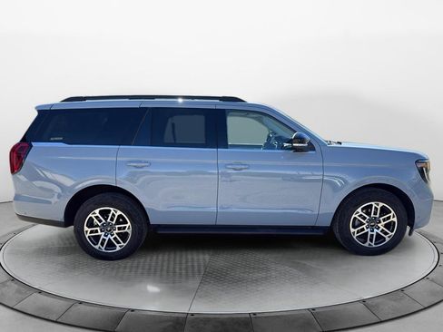 Certified 2025 Ford Expedition Active AWD/4WD image 5
