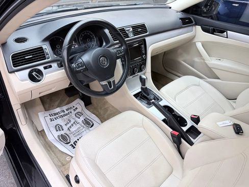Used 2013 Volkswagen Passat TDI SE image 11