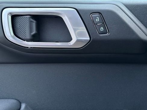 New 2025 Ford Bronco Badlands image 13