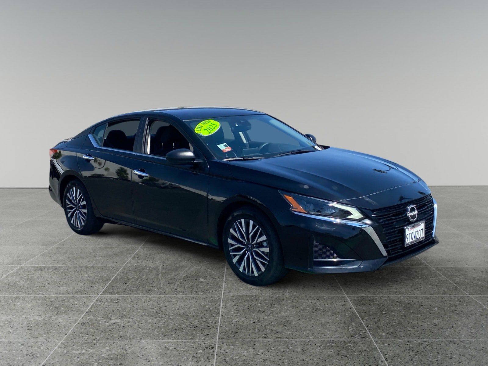 Used 2025 Nissan Altima 2.5 SV FWD image 7