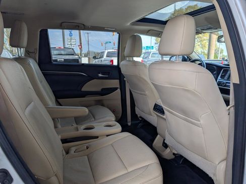 Used 2015 Toyota Highlander Limited FWD image 22