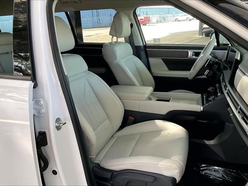 Certified 2025 Hyundai Santa Fe SEL image 8