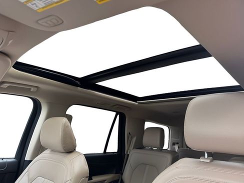Used 2024 Ford Expedition Limited image 19