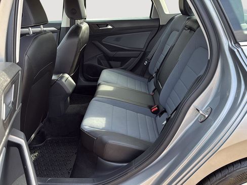 Certified 2025 Volkswagen Jetta SE image 21