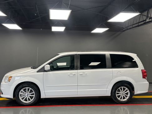 Used 2014 Dodge Grand Caravan SXT FWD image 3