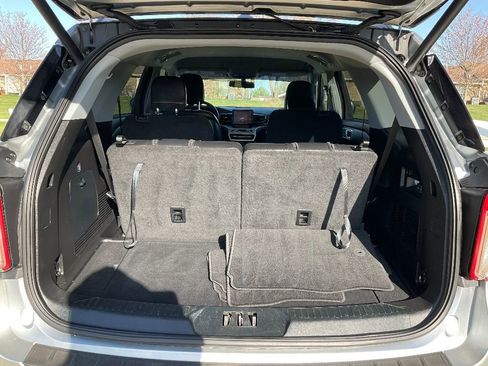 Used 2020 Ford Explorer XLT w/ Equipment Group 202A image 4