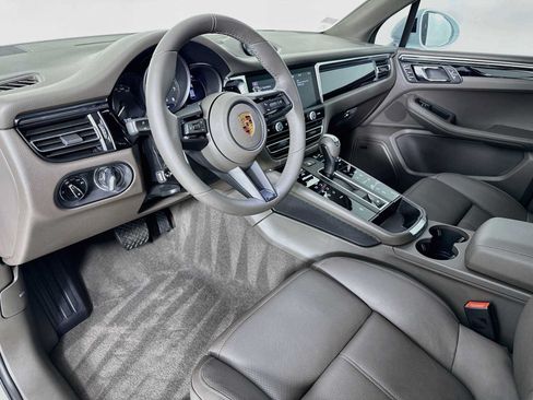 Certified 2026 Porsche Macan AWD/4WD image 4
